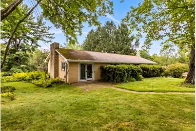106 Oak Hill Dr, Middlesex Township, PA 16059 - Photo 2