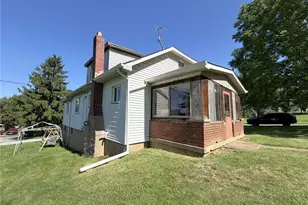 1661 Amy Ln, North Huntingdon, PA 15642 - Photo 2
