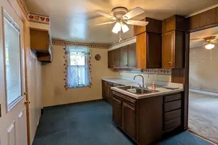 421 New Castle, Butler, PA 16001 - Photo 16