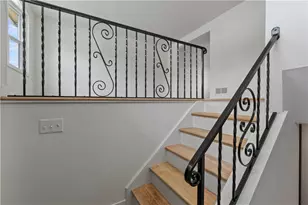 533 Elmview Dr, Elizabeth Twp/Boro, PA 15037 - Photo 2
