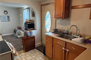 204 1/2 Longfellow St, Vandergrift, PA 15690 - Photo 6