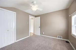 321 Cedar St, Jeannette, PA 15644 - Photo 18