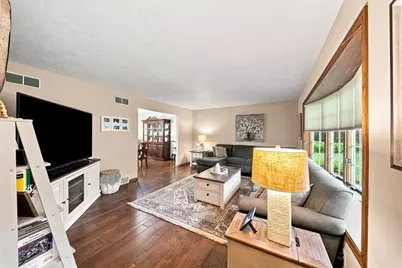 241 Catalina Dr, Neshannock Township, PA 16105 - Photo 6