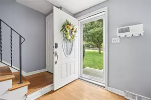 23 Pioneer Ave, Ross Twp, PA 15229 - Photo 2