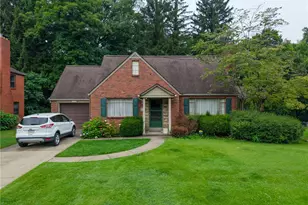 209 Glenview Dr, New Kensington, PA 15068 - Photo 1