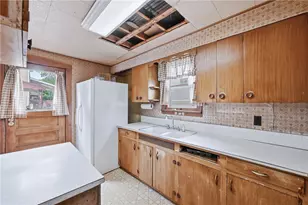 85 Flowers Ave, Sharon, PA 16146 - Photo 6