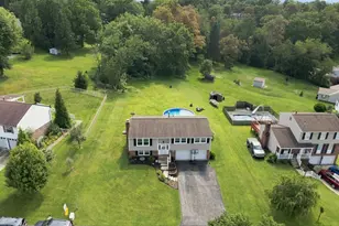 27 Pheasant Run Dr, Penn Twp, PA 15632 - Photo 4