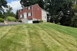 2725 Summit St, Bethel Park, PA 15102 - Photo 2