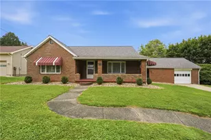1414 Sunny Ave, Union Township, PA 16101 - Photo 2