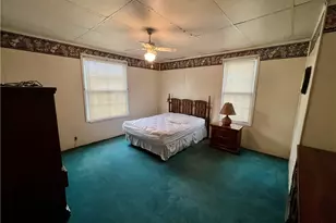 920 Dewey Ave, New Castle, PA 16101 - Photo 8