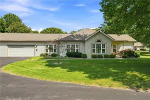 85 Stone Ridge Blvd, Hermitage, PA 16148 - Photo 2