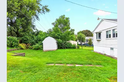 1215 Village Rd, Mount Pleasant Township, PA 15666 - Photo 10