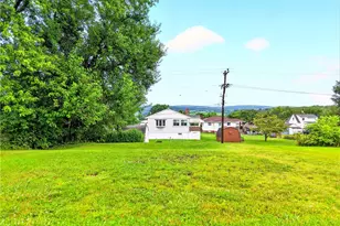 1215 Village Rd, Mount Pleasant Township, PA 15666 - Photo 12