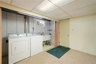 6347 Crestview Dr, South Park, PA 15129 - Photo 24