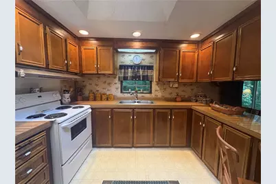 106 Painter Ln, Lancaster Township, PA 16037 - Photo 12