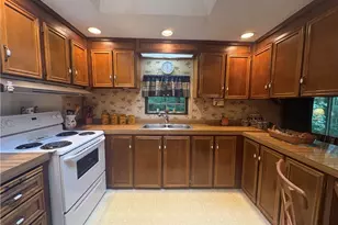 106 Painter Ln, Lancaster Township, PA 16037 - Photo 12
