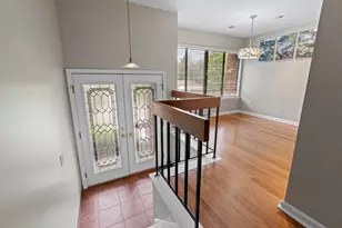 876 Fairways Dr, Oakmont, PA 15139 - Photo 2