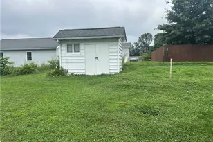 1416 Hawthorne St, Connellsville, PA 15425 - Photo 4