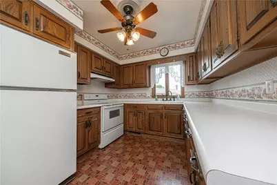 2433 Ridgewood Ct, Shenango Township, PA 16101 - Photo 12