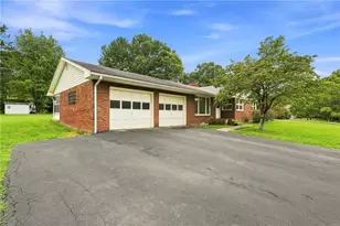 460 Collier Rd, Mercer Boro, PA 16137 - Photo 2