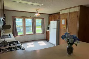 1529 Lee Ln, Grove City Boro, PA 16127 - Photo 6
