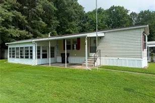 1529 Lee Ln, Grove City Boro, PA 16127 - Photo 2