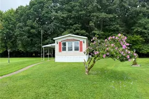 1529 Lee Ln, Grove City Boro, PA 16127 - Photo 16