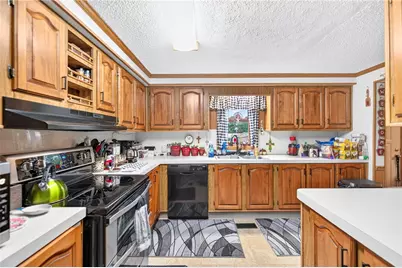 606 Lark Ln, Washington Township, PA 15613 - Photo 10