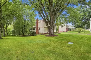 1852 Wallace, South Park, PA 15129 - Photo 2