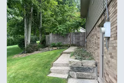 143 Edgewater Dr, Center Township, PA 15061 - Photo 18