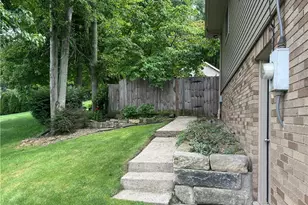 143 Edgewater Dr, Center Township, PA 15061 - Photo 18