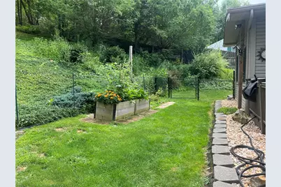 143 Edgewater Dr, Center Township, PA 15061 - Photo 26