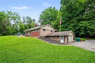 456 E Maitland Ln, New Castle, PA 16105 - Photo 2