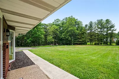 456 E Maitland Ln, New Castle, PA 16105 - Photo 4