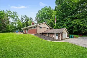 456 E Maitland Ln, New Castle, PA 16105 - Photo 2