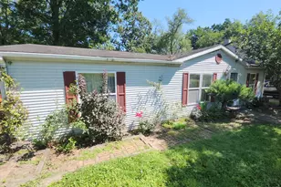 34 1st St, Ellwood City, PA 16117 - Photo 2