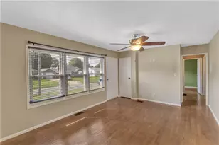 114 Winfield Dr, Grove City Boro, PA 16127 - Photo 4
