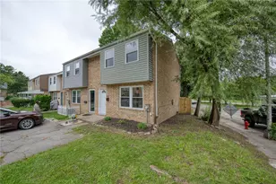 442 Enright Ct, Pittsburgh, PA 15206 - Photo 2
