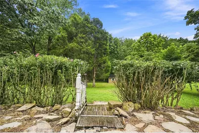 646 Camp Meeting Rd, Leet Township, PA 15143 - Photo 16