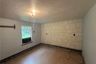 823 Robb Rd, Saint Clair Township, PA 15944 - Photo 6