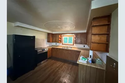 823 Robb Rd, Saint Clair Township, PA 15944 - Photo 2