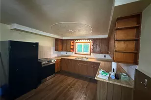 823 Robb Rd, Saint Clair Township, PA 15944 - Photo 2