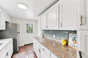 109 Livingston Rd, West Mifflin, PA 15122 - Photo 16