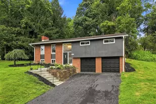 125 Sherwood Dr, Canonsburg, PA 15317 - Photo 2