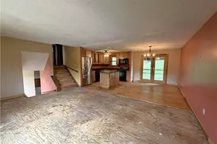 631 Wellington Dr, Hempfield Township, PA 15601 - Photo 2