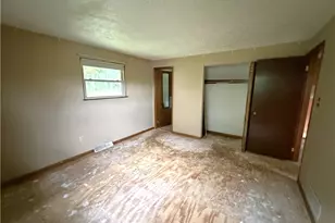 631 Wellington Dr, Hempfield Township, PA 15601 - Photo 6