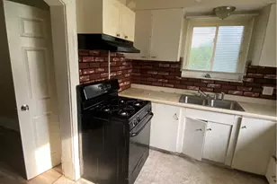1630 Leolyn St, Pittsburgh, PA 15210 - Photo 4