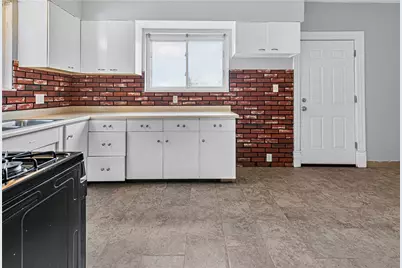 1630 Leolyn St, Pittsburgh, PA 15210 - Photo 6