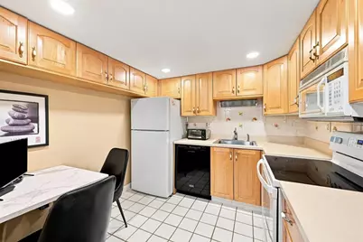 1500 Cochran Road #409, Scott Township, PA 15243 - Photo 4