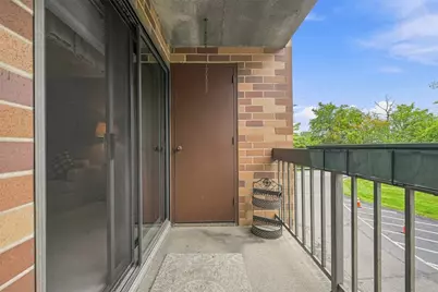 1500 Cochran Road #409, Scott Township, PA 15243 - Photo 12